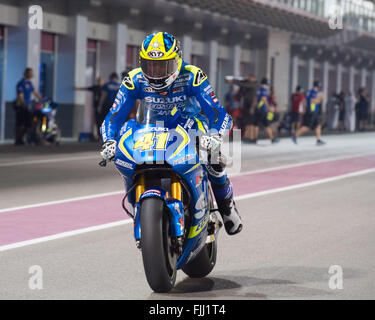 Doha in Qatar. 02Mar, 2016. Aleix Espargaro test del MotoGP è in corso sul Circuito Internazionale di Losail prima del round di apertura del 2016 FIM del Campionato del Mondo di MotoGP Credito: Tom Morgan/Alamy Live News Foto Stock