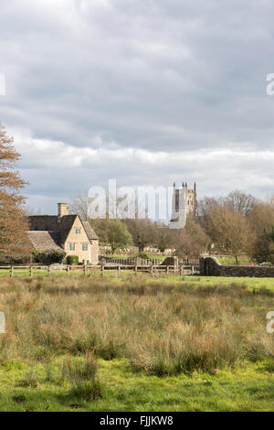 Fairford mulino sul Fiume Coln nel Cotswold città mercato di Fairford, Gloucestershire, England, Regno Unito Foto Stock