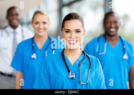 Piuttosto medico e infermiere i colleghi in ospedale Foto Stock