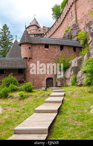 Castello / Chateau du Haut Koenigsbourg, Orschwiller, Alsazia strada del vino, Bas Rhin, Francia Europa Foto Stock