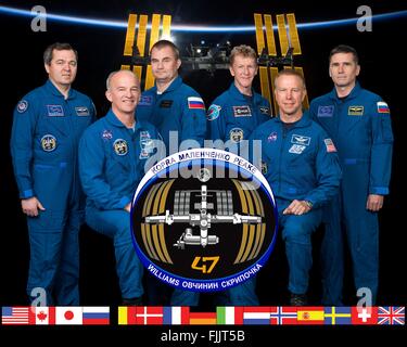 Ufficiale della NASA Stazione Spaziale Internazionale Expedition 47 equipaggio ritratto con 45S equipaggio Yuri Malenchenko, Tim Kopra, Tim Peake e la 46S crew Jeff Williams, Oleg Skripochka, Aleksei Ovchinin presso il Johnson Space Center Luglio 1, 2015 a Houston, Texas. Foto Stock