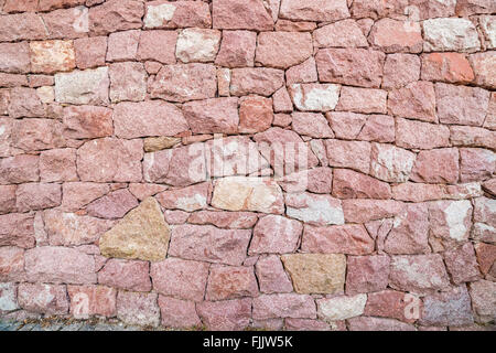 Muro di pietre di colore rossastro Foto Stock