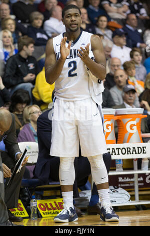 Villanova, Pennsylvania, USA. 1 Mar, 2016. Villanova Wildcats avanti Kris Jenkins (2) reagisce durante il NCAA pallacanestro tra la DePaul Blue Demons e Villanova Wildcats presso il padiglione a Villanova, Pennsylvania. Il Villanova Wildcats ha vinto 83-62. Christopher Szagola/CSM/Alamy Live News Foto Stock