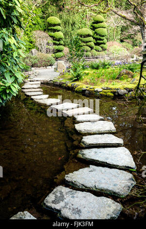 Giardino giapponese ai Giardini Butchart, vicino a Victoria, Isola di Vancouver, British Columbia, Canada Foto Stock