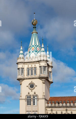 Torre del barocco, neo-Manuelino municipio di Sintra, Portogallo, decorata con motivi dal portoghese stemma è un famoso punto di riferimento locale Foto Stock