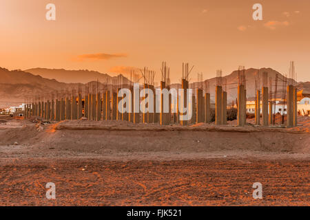 Incompiuto edificio Resort, abandonned in Egitto, Dahab Foto Stock