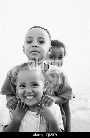 Sorridenti etiope bambini africani in harar Etiopia vicino al confine della Somalia Foto Stock