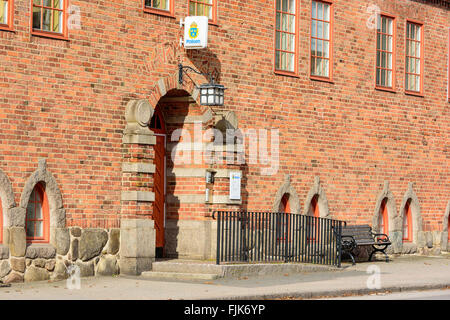 Solvesborg, Svezia - 27 Febbraio 2016: l'ingresso della stazione di polizia locale in città. Questo posto è aperto solo due volte a settimana. Foto Stock