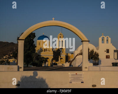 Giallo Chiesa Ortodossa Thira Santorini Foto Stock