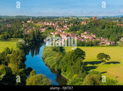 La città di Bridgnorth e fiume Severn visto da alta roccia, Shropshire, Inghilterra. Foto Stock