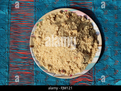 Tradizionale Indiano arrosto di farina di frumento o dolce Panjiri fatta con farina integrale o atta, massa di zucchero e di frutta secca. Foto Stock