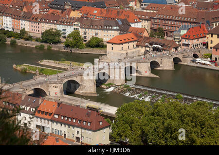 Geografia / viaggi, in Germania, in Baviera, Würzburg, ponti, vecchio ponte principale, vista dalla fortezza di Marienberg, Additional-Rights-Clearance-Info-Not-Available Foto Stock