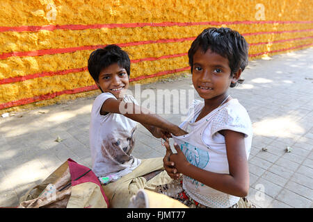 India, 19 febbraio 2016. I bambini di strada in Kolkata. Foto di Palash Khan Foto Stock