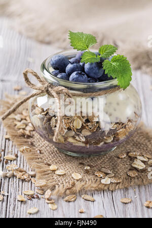 Semi di Chia pudding con mirtilli Foto Stock