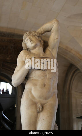 Schiavo Morente. Scultura di Rinascimento italiano Michelangelo. 1513-1516. Tomba di Papa II. Marbre. Il museo del Louvre. Parigi. Francia Foto Stock