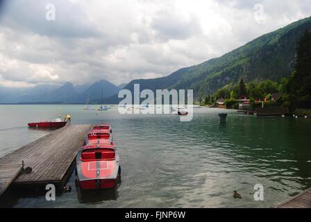 Sankt Gilgen, Austria - Luglio, 2013. Pontile sul lago Wolfgangsee in Austria. Foto Stock