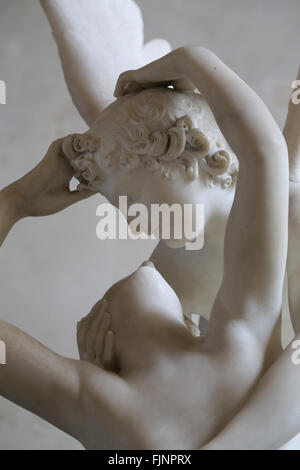 Psiche ravvivato da Cupido bacio. Scultura di italiano scultore neoclassico Antonio Canova (1757-1822). Marmo, 1787. Louvre. Foto Stock