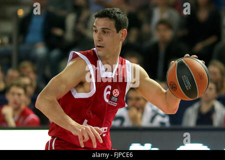 Norimberga, Germania. Il 25 febbraio, 2016. Nikolaos Zisis di Brose ceste in azione durante il gruppo di Eurolega di basket F corrispondenza tra cesti Brose Bamberg e Real Madrid in Nuremberg, Germania, 25 febbraio 2016. Foto: DANIEL KARMANN/dpa/Alamy Live News Foto Stock