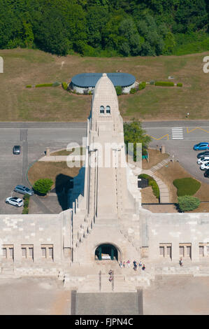 Mosa (55), Verdun, champs de Batailles de la 1ere guerre mondiale, Douaumont, ossuaire (vue aerienne) // Francia, della Mosa (55), Foto Stock