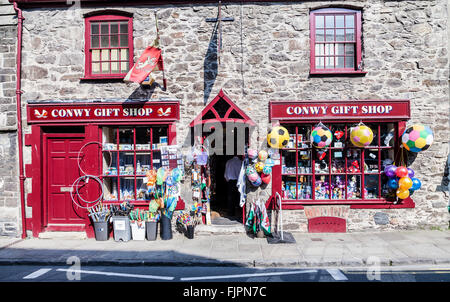 Conwy regali in Castle Street, a Conwy, una città storica fortificata. Il nord del Galles Gran Bretagna. Foto Stock