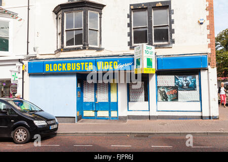 Blockbuster, video negozio chiuso. Uno dei molti Blockbuster DVD e giochi i negozi di noleggio per chiudere dopo andare in amministrazione. Foto Stock