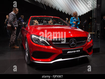 Ginevra, Svizzera. 3 Mar, 2016. Una Mercedes-Benz AMG C43 auto viene visualizzato durante la 86Geneva International Motor Show di Ginevra, Svizzera, al primo giorno di pubblico, 3 marzo 2016. Circa 200 espositori che presentano alcuni 900 veicoli di quest'anno dal 3 Marzo al 13. Credito: Xu Jinquan/Xinhua/Alamy Live News Foto Stock