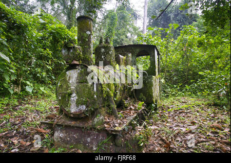 Vecchia locomotiva da miniere d'oro periodo di Cana nella provincia di Darien, Repubblica di Panama. Foto Stock