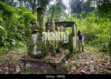 Vecchia locomotiva da miniere d'oro periodo di Cana nella provincia di Darien, Repubblica di Panama. Foto Stock