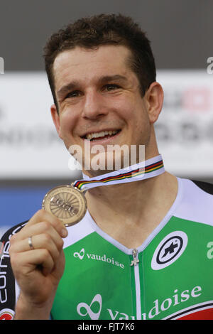 02.032016. Lee Valley Velo Centre di Londra Inghilterra. UCI via del campionato del mondo di ciclismo maschile di scratch della corsa finale. IMHOF Claudio (SUI) con bronzo Foto Stock