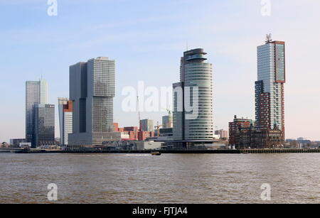 Iconico Rotterdam. Maastoren (Deloitte HQ), De Rotterdam, World Port center & Montevideo grattacieli + Hotel New York Foto Stock