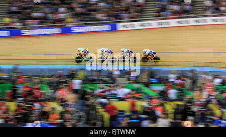 Londra, UK, 3 marzo 2016. UCI 2016 via del Campionato del Mondo di Ciclismo. La Gran Bretagna è Sir Bradley Wiggins, Steven Burke, Owain Doull e Andy Tennant ha vinto il loro primo round calore di uomini del team Pursuit contro l'Italia. Essi dovranno competere contro l'Australia per l'oro e medaglie d argento. Credito: Clive Jones/Alamy Live News Foto Stock