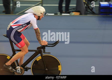 Londra, UK, 3 marzo 2016. UCI 2016 via del Campionato del Mondo di Ciclismo. La Gran Bretagna è Sir Bradley Wiggins insieme con i compagni di squadra Steven Burke, Owain Doull e Andy Tennant ha vinto il loro primo round calore di uomini del team Pursuit contro l'Italia. Essi dovranno competere contro l'Australia per l'oro e medaglie d argento. Credito: Clive Jones/Alamy Live News Foto Stock