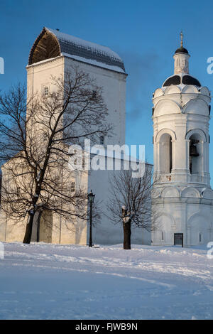 Vista di San Giorgio torre campanaria in maniero Kolomenskoe nella città di Mosca, Russia Foto Stock