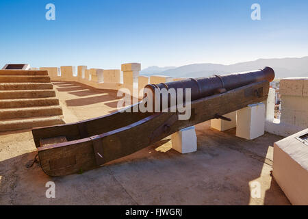 Cullera cannon a Torre de la Reina Mora torre a Valencia in Spagna Foto Stock