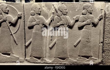 Hittita palace funzionari o guerrieri. Sollievo carving da Karkemish 8C BC. Museo delle Civiltà Anatoliche, Ankara, Turchia Foto Stock