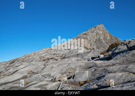 Picco di Mount Kinabalu (4095m), la montagna più alta del Borneo. Foto Stock