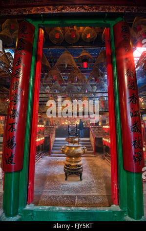 Interno del famoso Tempio di Man Mo, Hong Kong, Cina. Foto Stock