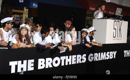 Los Angeles, CA, Stati Uniti d'America. 3 Mar, 2016. Atmosfera presso gli arrivi per i fratelli GRIMSBY Premiere, il Regency Village Theatre di Los Angeles, CA 3 marzo 2016. Credito: Dee Cercone/Everett raccolta/Alamy Live News Foto Stock