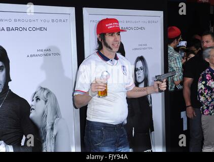 Los Angeles, CA, Stati Uniti d'America. 3 Mar, 2016. Sacha Baron presso gli arrivi per i fratelli GRIMSBY Premiere, il Regency Village Theatre di Los Angeles, CA 3 marzo 2016. Credito: Elizabeth Goodenough/Everett raccolta/Alamy Live News Foto Stock
