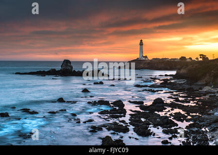 Pigeon Point Lighthouse, punto di riferimento della costa del Pacifico Foto Stock