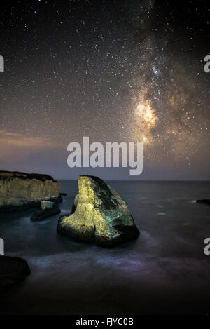 Pinna di squalo Cove con Via Lattea, Davenport California Foto Stock