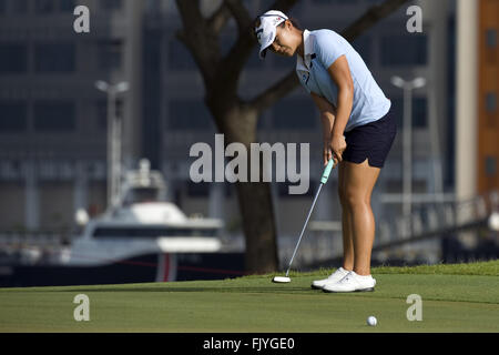 Singapore. Mar 4, 2016. La Nuova Zelanda il giocatore Lydia Ko compete durante la HSBC donna Champions tenutasi a Singapore Sentosa Golf Club il 4 marzo 2016. L'HSBC donna Champions entra nella seconda giornata di gara il venerdì. © poi Chih Wey/Xinhua/Alamy Live News Foto Stock