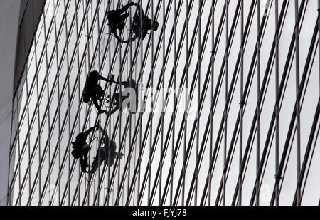 Detergenti per finestre pulite le finestre del walkie talkie Building a Londra. Copyright Fotografia - Giovanni Voos Foto Stock