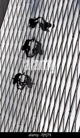 Detergenti per finestre pulite le finestre del walkie talkie Building a Londra. Copyright Fotografia - Giovanni Voos Foto Stock