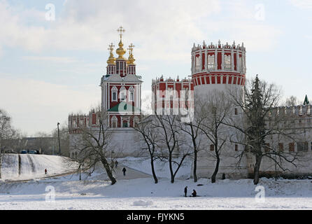 Mosca. Il monastero Novodevichiy nei primi giorni di primavera. Foto Stock