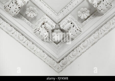 Tyndalls Park Road per la ristrutturazione dell'insegnamento universitario e spazi di amministrazione intonaco decorativo dettagli su pareti e Foto Stock