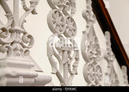 Tyndalls Park Road, ristrutturazione dell'insegnamento universitario e spazi di amministrazione. Ferro battuto balaustra. Foto Stock