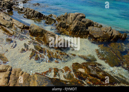 Pietre sulla spiaggia Foto Stock