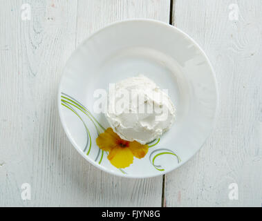 Nabulsi formaggio bianco palestinese messi in salamoia formaggi fatti in Medio Oriente Foto Stock