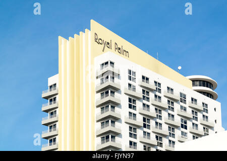 Parte superiore del Royal Palm Resort edificio su Collins Avenue a South Beach di Miami Beach, Florida, Stati Uniti d'America Foto Stock